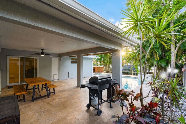 Building Photo - 2065 SW 28th Terrace