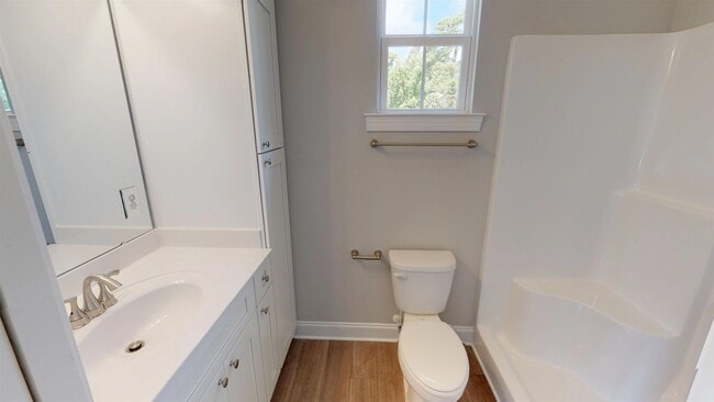 Building Photo - 60 Racquet Club Dr