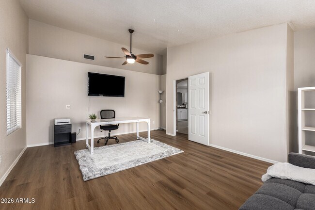 Building Photo - 6424 E Menlo St