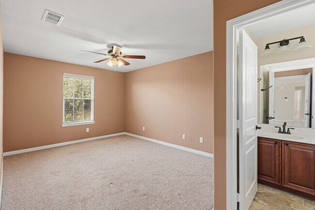 Building Photo - 25907 Foxrun Vista Dr