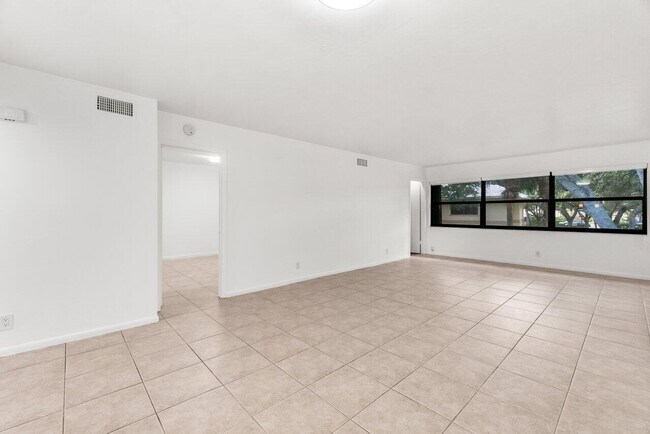 Building Photo - 3014 SW 21st Terrace