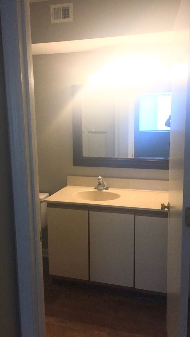 Building Photo - Great Two Bedroom Condo Available - 1010-5 Blueridge Dr.