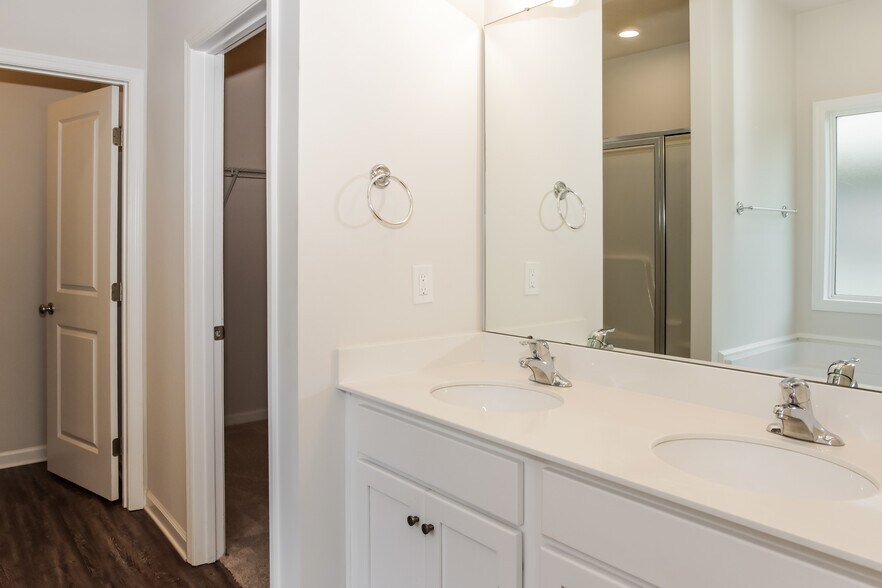 Building Photo - 12877 Tallulah Dr