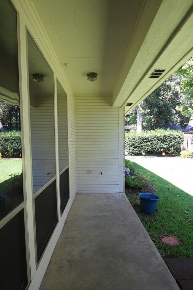 Building Photo - 3 bedroom 2 bathroom home in Tyler!