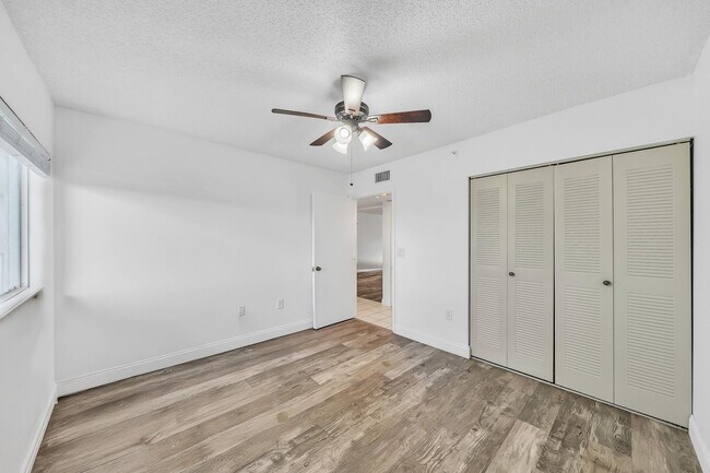 Building Photo - 9580 Weldon Cir