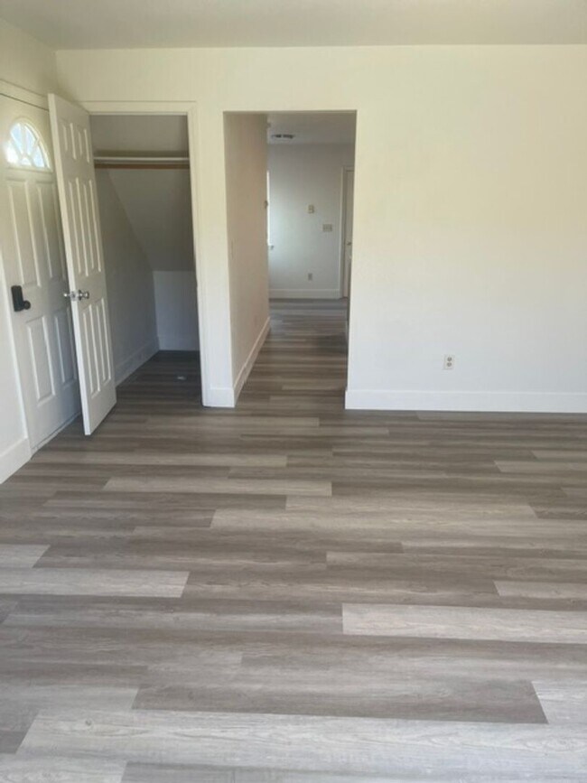Building Photo - NF189-Kehl, Ron