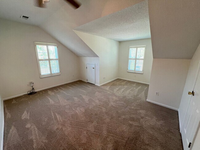 Building Photo - 1513 Clarendon Way