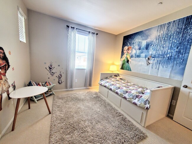 Building Photo - Gorgeous Home- Lots of Upgrades