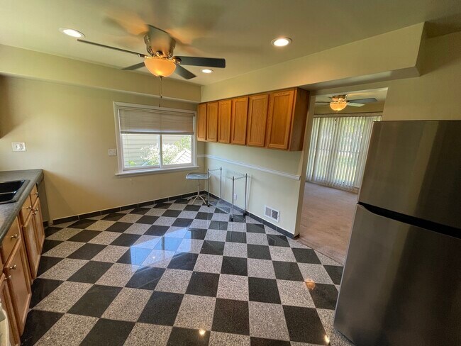 Building Photo - 11 Shagbark Rd