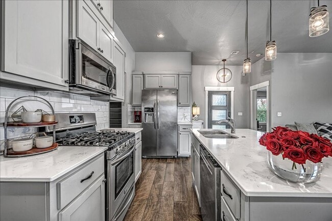 Building Photo - 10300 Glover River Dr