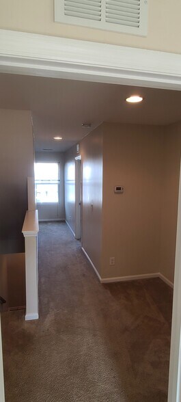 Building Photo - 327 Flyway Rd