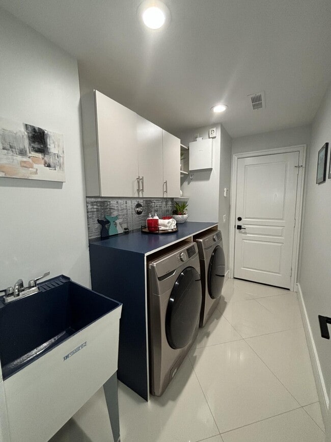 Building Photo - 10491 SW Academic Way