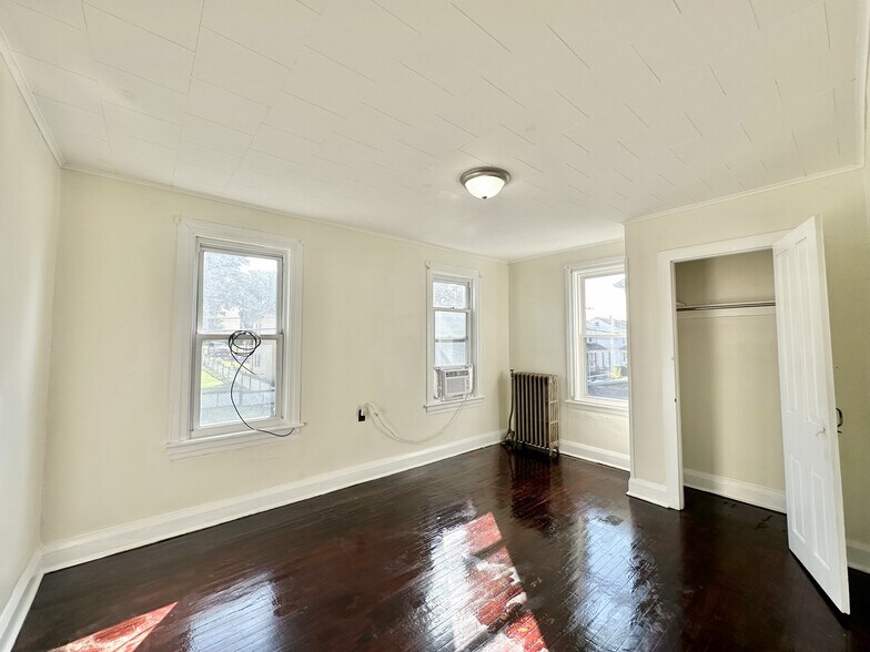 Building Photo - 1001 Cherry St