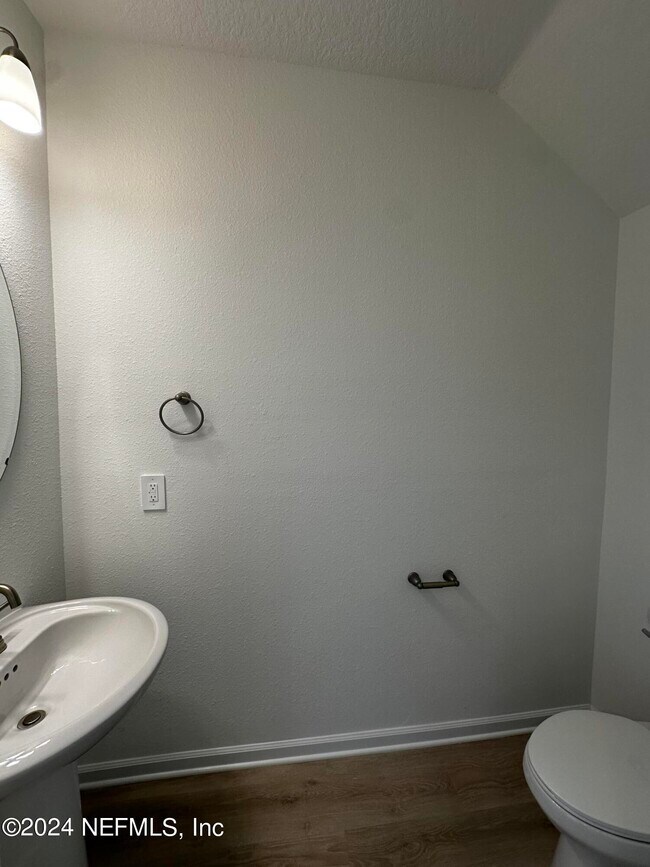 Building Photo - 545 Brandon Lks Dr