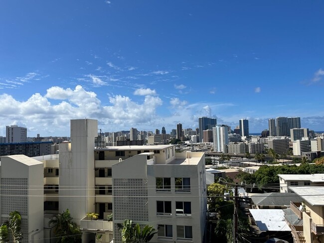Building Photo - Makikilani Plaza Studio w/ 1 parking stall.  Avail 6/30/26