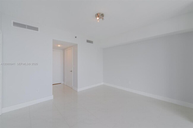 Building Photo - 495 Brickell Ave
