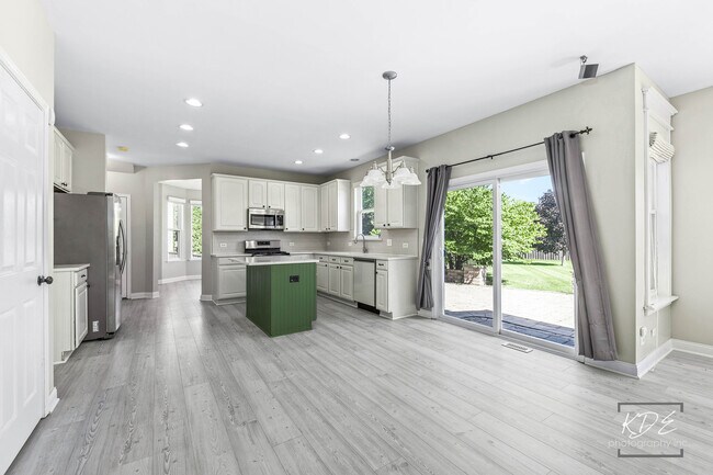 Building Photo - 2612 Lundquist Dr