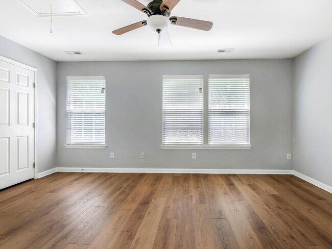 Building Photo - Third Ward Stunner-Uptown Location!