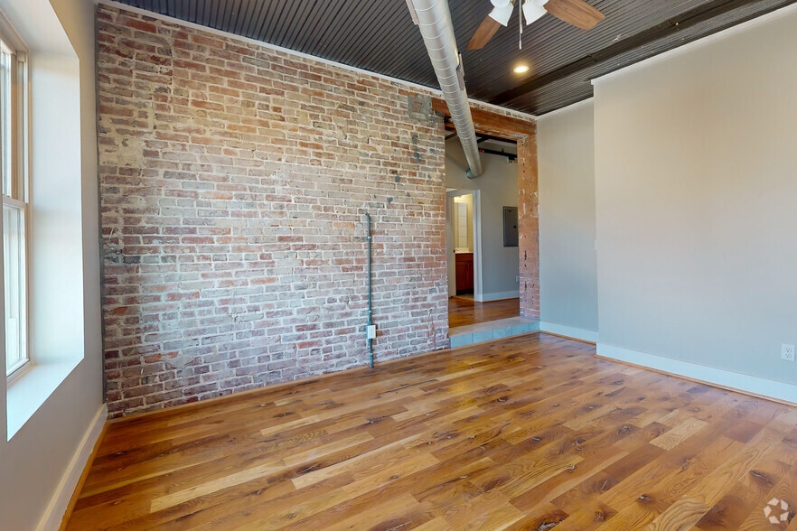 2BR - 1BA, 729SF - 9th Street Lofts/ RENOVATED 2023