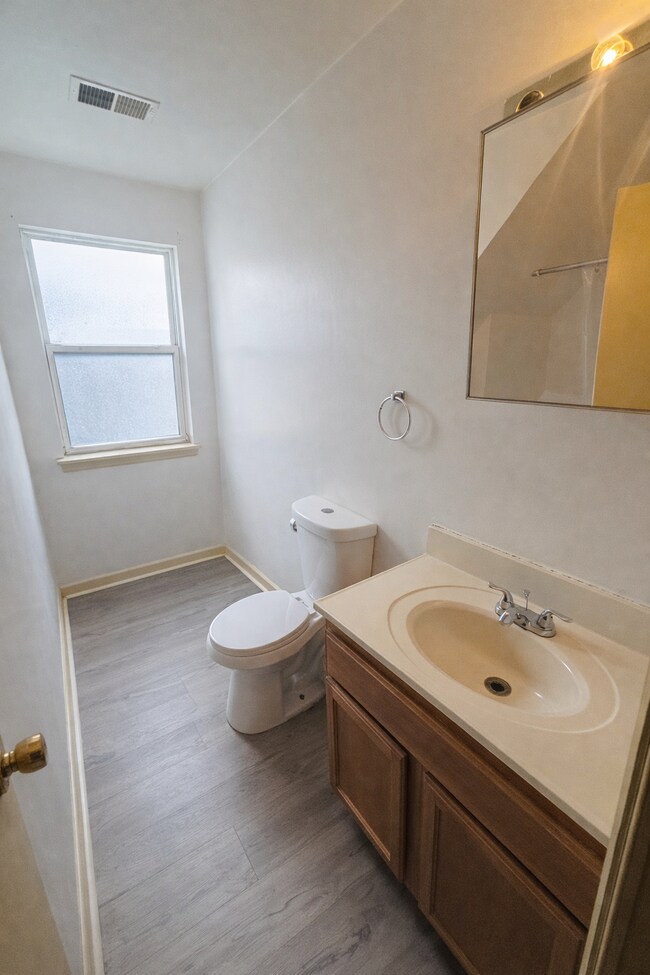 Building Photo - 112 N Fairmount St