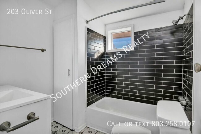 Building Photo - 203 Oliver St