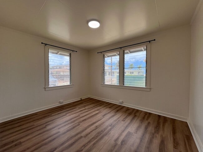 Building Photo - T1239ach (REOM)