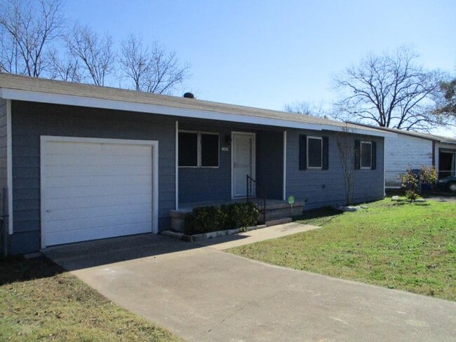 Building Photo - 1005 S 11th St