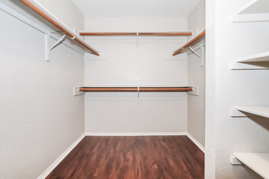 Building Photo - 2614 Berkshire Ln
