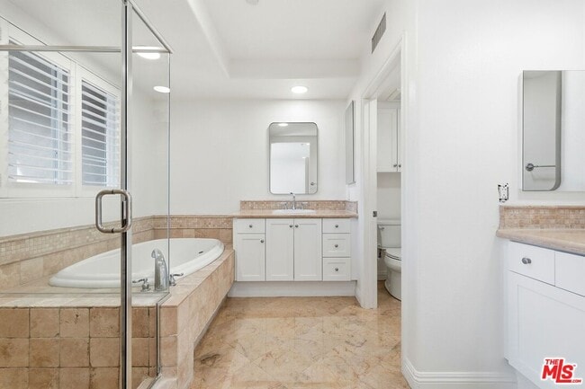 Building Photo - 5831 Seawalk Dr