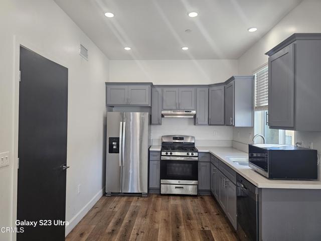 Building Photo - 14550 Burbank Blvd