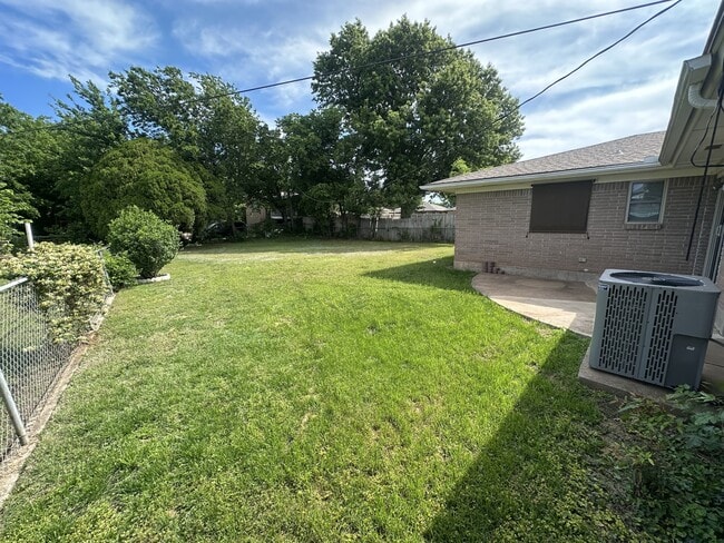 Building Photo - 137 E Jarman Dr