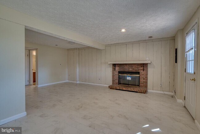 Building Photo - 13301 Burkitts Rd