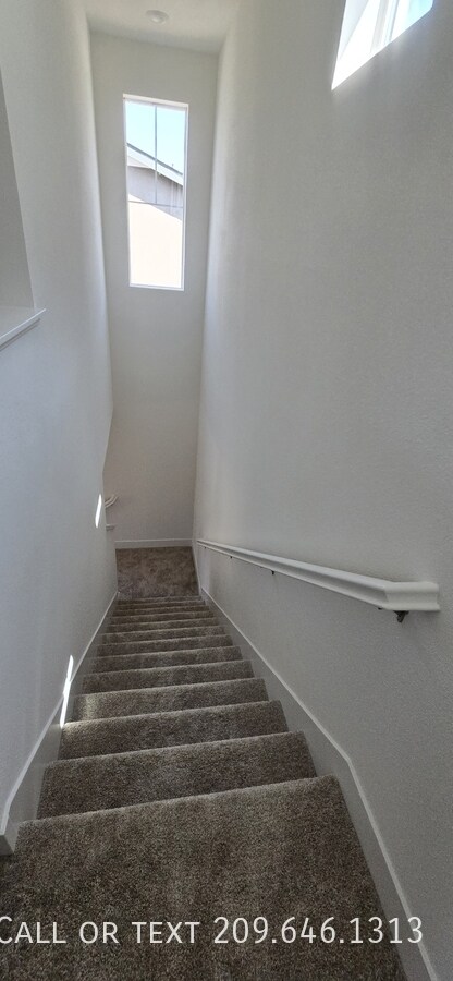 Building Photo - 1695 Placer Pl