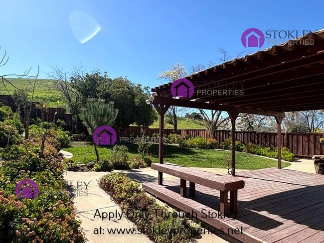 Building Photo - 1105 Rock Creek Way