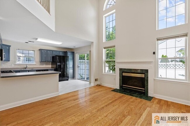 Building Photo - 305 Harvest Ln