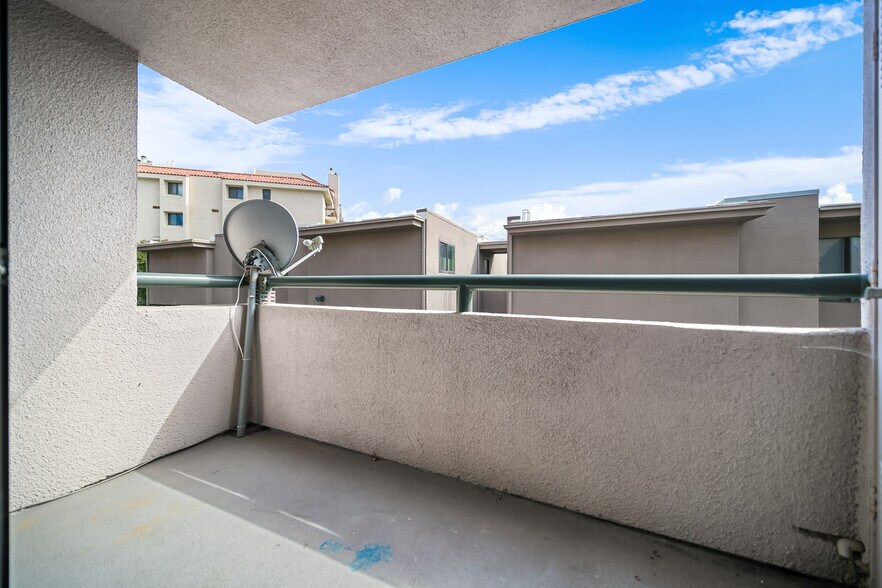 Building Photo - 8300 Manitoba St