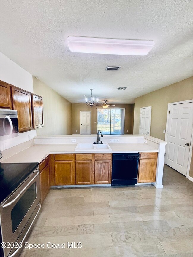 Building Photo - 2990 S Fiske Blvd