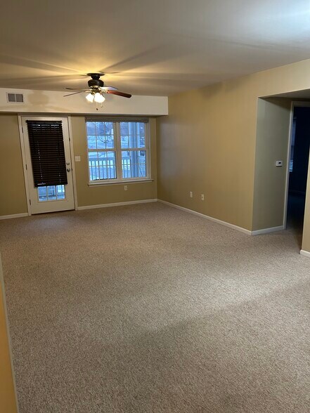 Building Photo - 2269 S Main St