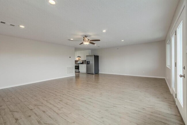 Building Photo - 1099 Redfish St