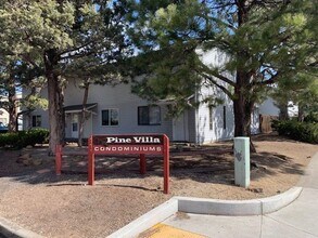 Building Photo - 2 Bed/1 Bath SE Bend Condo with Single Car Garage