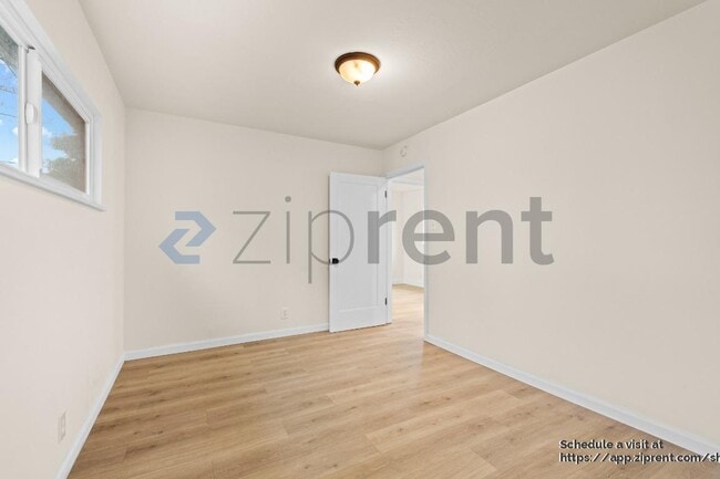 Building Photo - 121 S 37th St