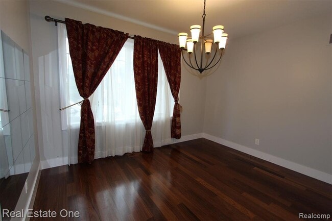 Building Photo - 1090 Oakwood Dr