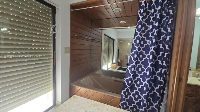 Building Photo - 15305 SW 74th Ct