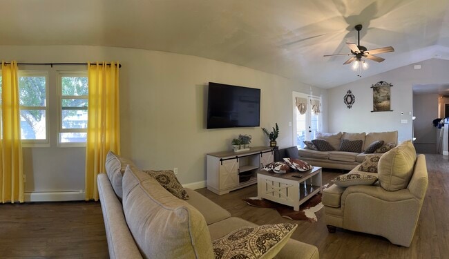 Building Photo - 2866 Elm Ave