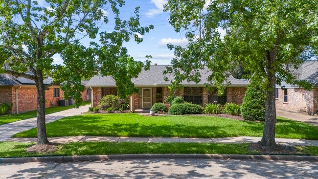 Primary Photo - 2710 Pineleaf Dr