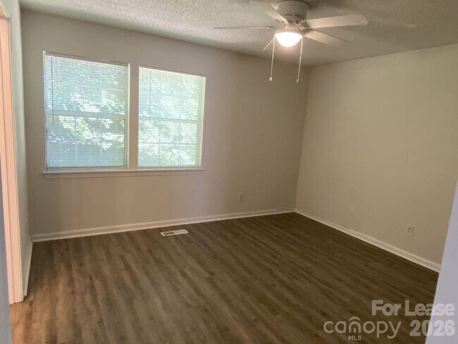 Building Photo - 3122 Periwinkle Ct