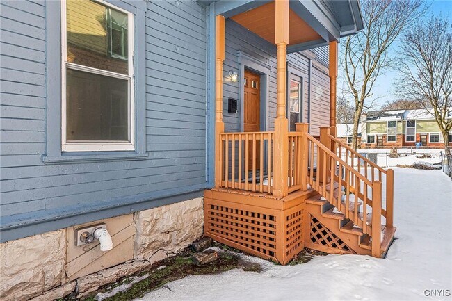 Building Photo - 302 Kellogg St