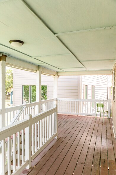 Building Photo - 116 America St