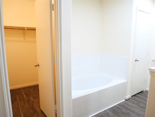 Building Photo - 14915 Aberdeen Meadow Lane