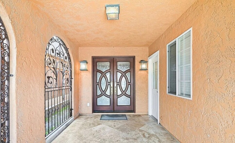Building Photo - 148 Van Nuys Ave